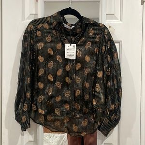 Black and gold blouse amazing fit!